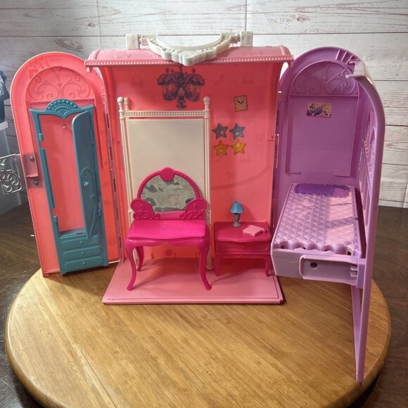 Mattel Barbie Folding House Playset Fold Go Travel Case Bedroom Bathroom Switch - Picture 6 of 10